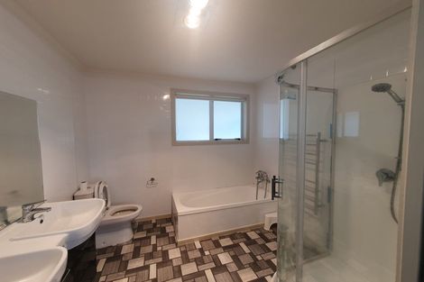 Photo of property in 217a Onewa Road, Birkenhead, Auckland, 0626