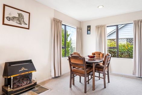 Photo of property in 10 Albatross Close, Whitby, Porirua, 5024