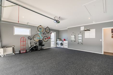 Photo of property in 35 Kurth Crescent, Silverstream, Upper Hutt, 5019
