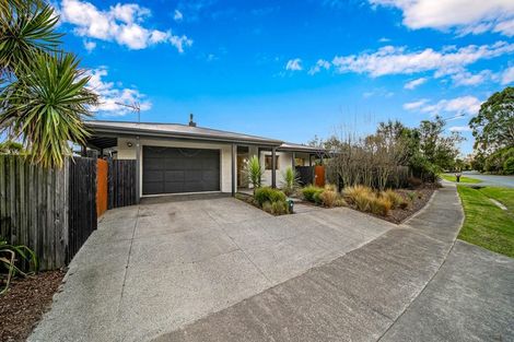 Photo of property in 70 Queens Avenue, Waikuku Beach, 7402