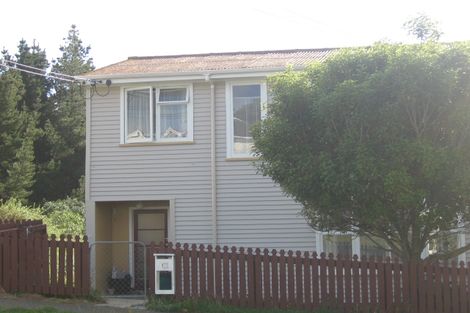 Photo of property in 15-17 York Place, Cannons Creek, Porirua, 5024