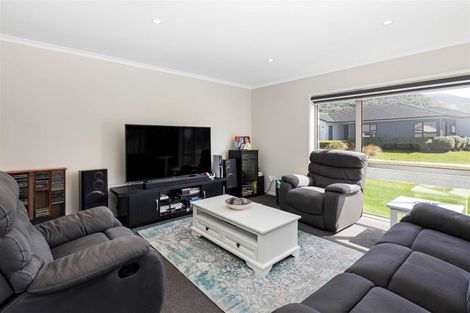 Photo of property in 4 Cory Jane Grove, Riverstone Terraces, Upper Hutt, 5018