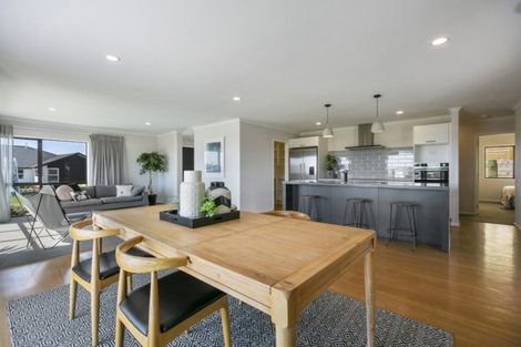 Photo of property in 2 Oakmont Crescent, Waiwhakaiho, New Plymouth, 4312