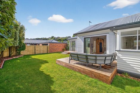 Photo of property in 13 Kowhai Terrace, Saint Martins, Christchurch, 8022