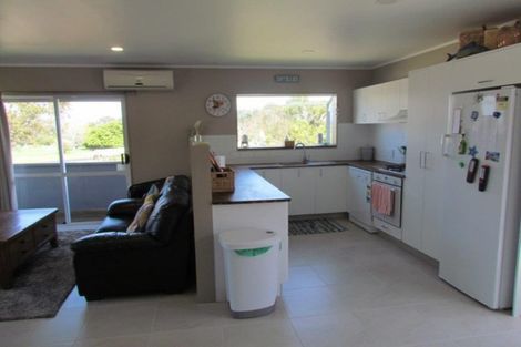 Photo of property in 128 Athenree Road, Athenree, Katikati, 3177