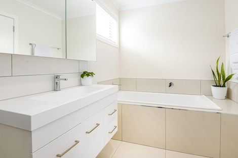 Photo of property in 32 Pateke Drive, Kenepuru, Porirua, 5022