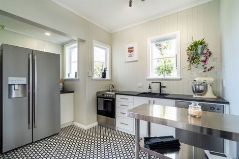 Photo of property in 65 Old Lake Road, Narrow Neck, Auckland, 0624