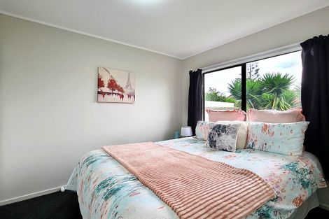 Photo of property in 11a De Bloge Place, Clendon Park, Auckland, 2103