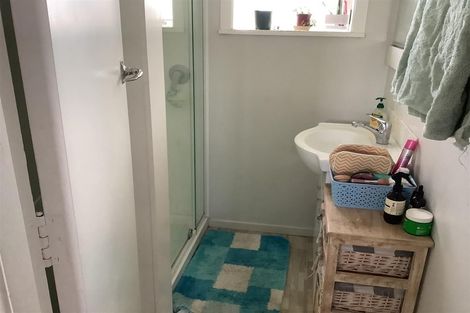 Photo of property in 2/18 Seaview Road, Glenfield, Auckland, 0629