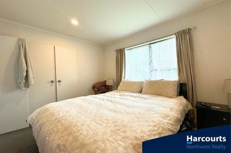 Photo of property in 124 Moire Road, West Harbour, Auckland, 0618