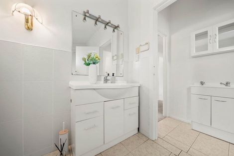 Photo of property in 500 East Coast Road, Windsor Park, Auckland, 0630