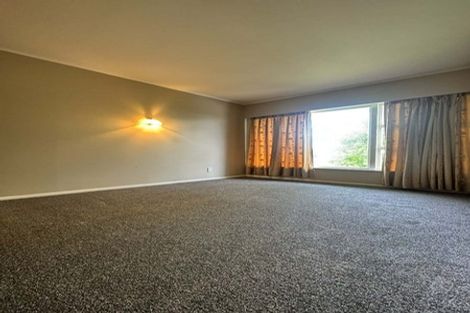 Photo of property in 25 Ellesmere Crescent, Pakuranga Heights, Auckland, 2010