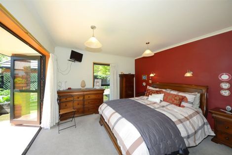 Photo of property in 23 Hatfield Place, Avonhead, Christchurch, 8042
