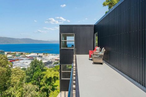 Photo of property in 18 Korokoro Road, Korokoro, Lower Hutt, 5012