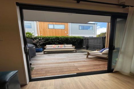 Photo of property in 4/89 Beach Road, Te Atatu Peninsula, 0610