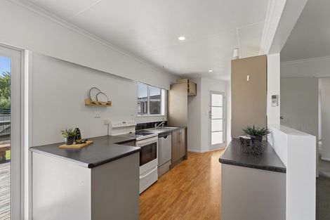 Photo of property in 3 Palliser Place, Milson, Palmerston North, 4414