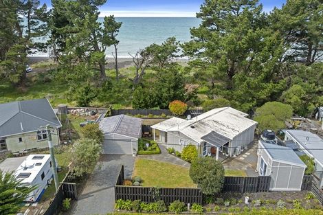 Photo of property in 15 South Crescent, Amberley, 7481