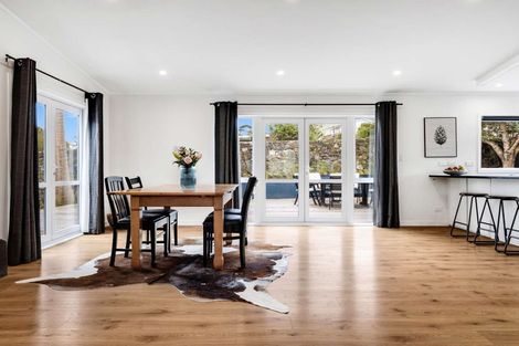 Photo of property in 1 Melia Place, Stanmore Bay, Whangaparaoa, 0932