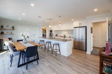 Photo of property in 6 Atlantic Drive, Fitzherbert, Palmerston North, 4410