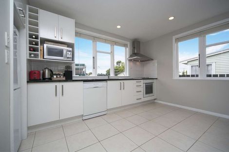 Photo of property in 11 Carr Road, Three Kings, Auckland, 1042