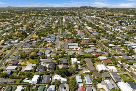 Photo of property in 1/252 Meola Road, Point Chevalier, Auckland, 1022