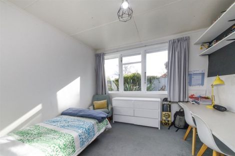 Photo of property in 4 Crewe Crescent, Hokowhitu, Palmerston North, 4410