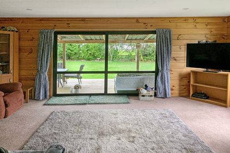 Photo of property in 437 Tararua Road, Levin, 5571