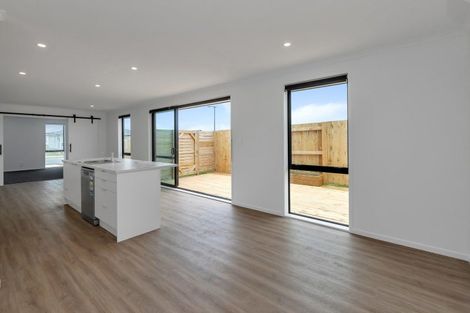 Photo of property in 15 Te Taniwha Road, One Tree Point, 0118