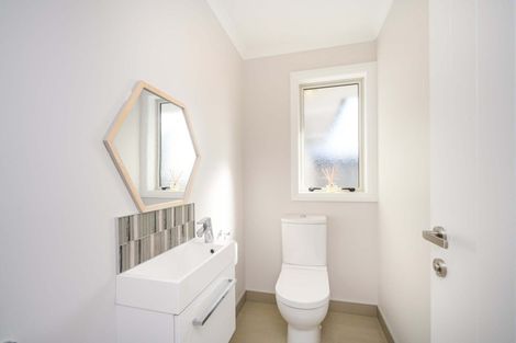 Photo of property in 8 Silkwood Place, Fitzherbert, Palmerston North, 4410