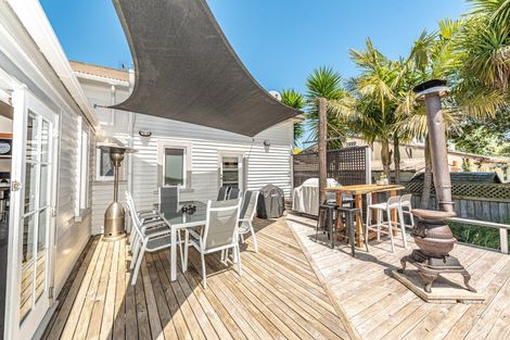 Photo of property in 8 Saint Leonard Street, Saint Johns Hill, Whanganui, 4501