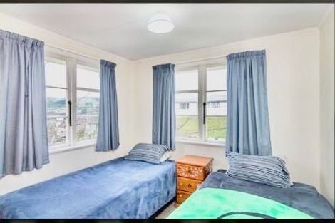Photo of property in 1 Wakefield Terrace, Tawa, Wellington, 5028