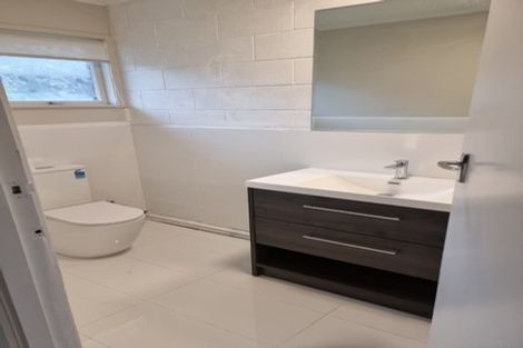 Photo of property in 2/55 Orams Road, Hillpark, Auckland, 2102