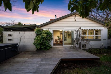Photo of property in 102 Paparoa Street, Papanui, Christchurch, 8053