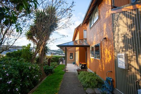 Photo of property in 5 Awa Road, Miramar, Wellington, 6022