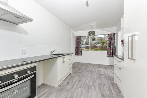 Photo of property in 2/15 Edmonton Road, Henderson, Auckland, 0612