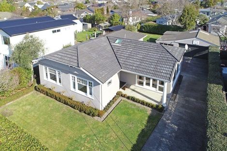 Photo of property in 37 Searells Road, Strowan, Christchurch, 8052