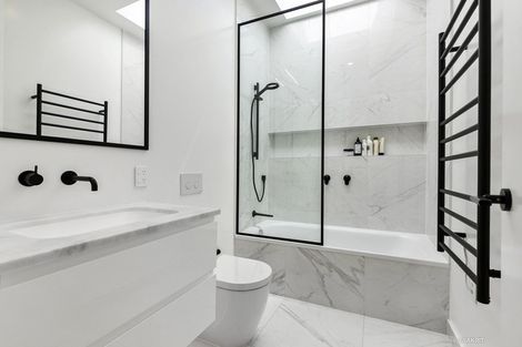 Photo of property in 12 Earls Terrace, Mount Victoria, Wellington, 6011