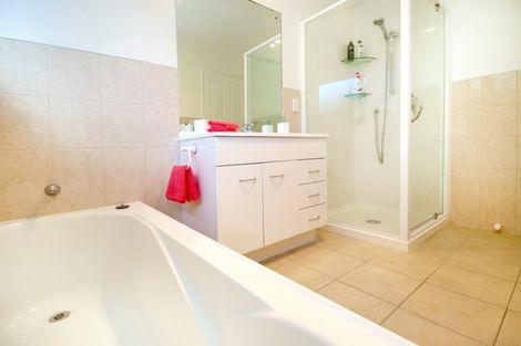 Photo of property in 8 Vintage Drive, Henderson, Auckland, 0612