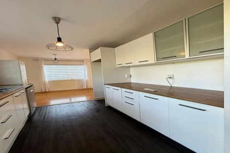 Photo of property in 10 Rook Place, Unsworth Heights, Auckland, 0632