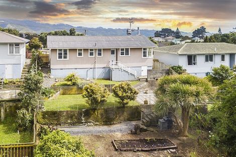 Photo of property in 25 Sievers Grove, Cannons Creek, Porirua, 5024