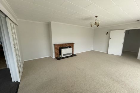 Photo of property in 76 Wikiriwhi Crescent, Awapuni, Palmerston North, 4412