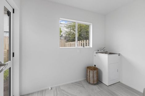 Photo of property in 1/53 Sungrove Rise, Sunnyvale, Auckland, 0612