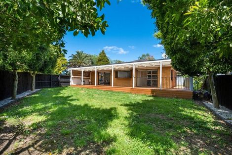 Photo of property in 16 Redlands Grove, Swanson, Auckland, 0612