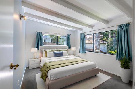 Photo of property in 44 Hollywood Avenue, Titirangi, Auckland, 0604