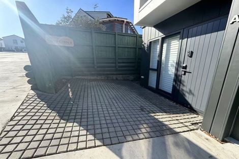 Photo of property in 95a Oreil Avenue, West Harbour, Auckland, 0618