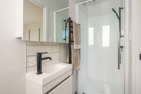 Photo of property in 1/63 Hillcrest Avenue, Hillcrest, Auckland, 0627