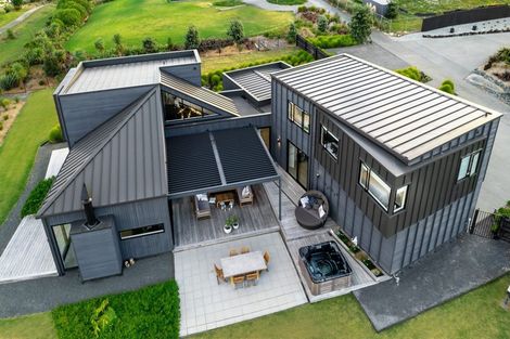 Photo of property in 11 Laguna Place, Matakatia, Whangaparaoa, 0930