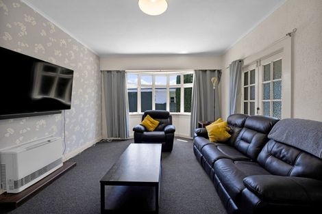 Photo of property in 13 Collins Street, Hawera, 4610