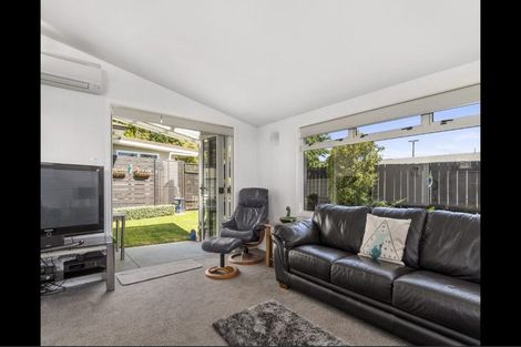 Photo of property in 22 Queen Road, Bellevue, Tauranga, 3110