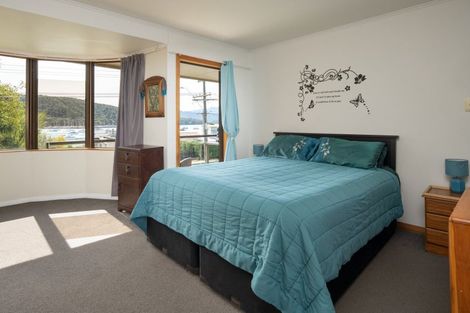 Photo of property in 318 Waikawa Road, Waikawa, Picton, 7220